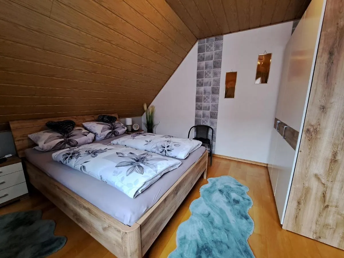 Ferienwohnung Sonja Mit Garten Und Freisitz Steinwiesen 0*,  Germany